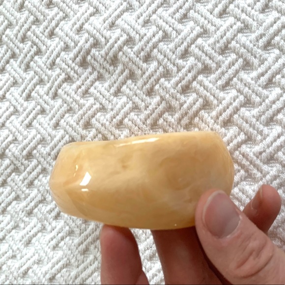 ❤️ Geometric Cut Bangle - Picture 3 of 3